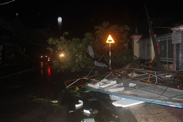 Dân vùng rốn bão không ngờ Con Voi quá khủng khiếp!